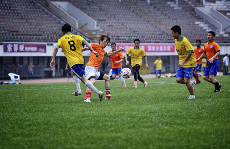 ⚽中超半场：克雷桑闪电破门 帕托、贾德松建功 山东泰山3-0暂领先长春亚泰